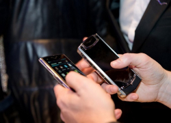 Молодая сотрудница салона сотовой связи сдавала в ломбард похищенные телефоны в Ставрополе