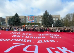 Большое знамя Победы развернули в преддверии 9 Мая в Шпаковском округе