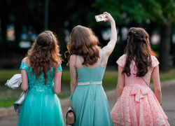 Победители тендеров на проведение краевого выпускного на Ставрополье сбили цены в два раза