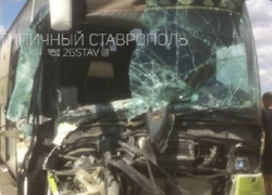 Пассажирский автобус попал в жуткую аварию на Ставрополье