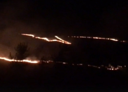 Пугающий многокилометровый пожар сняли на видео очевидцы под Ставрополем