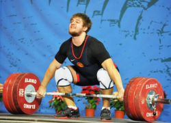 Победа без суеты: Георгий Купцов защитил титул лучшего штангиста страны в своем весе 