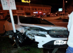 Уходивший от погони ДПС пьяный водитель на иномарке влетел в столб в Ставрополе