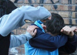 Молодой мужчина избил 13-летнего подростка и отобрал у него телефон на Ставрополье