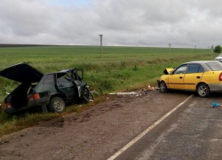 18-летний водитель на "девятке" спровоцировал лобовое столкновение с "Акцентом" на Ставрополье