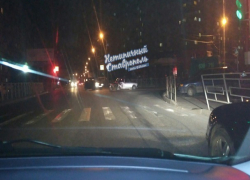 Ночное ДТП мотоцикла и ВАЗа с подменой шлема попало на глаза очевидцам в Ставрополе