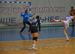 В упорной борьбе ставропольские гандболистки проиграли «Кубани» в Астрахани