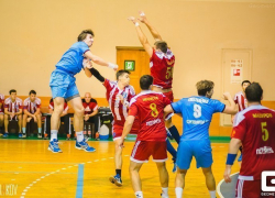 «Динамо-Виктор» уступило лидеру на выезде в Питере