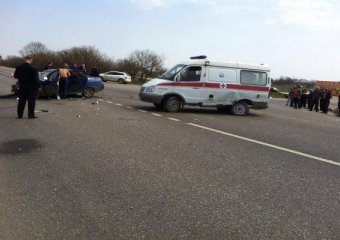 Скорая помощь врезалась в легковушку на Ставрополье: погиб водитель