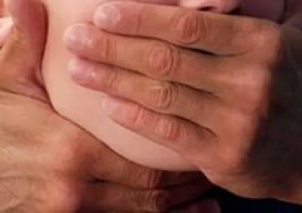 Студент пятигорского колледжа пытался изнасиловать женщину