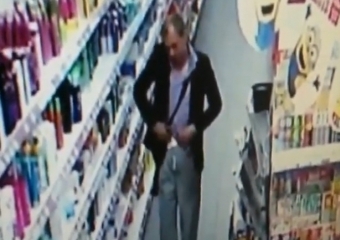 У скандально знаменитого снявшего трусы покупателя появился попавший на видео лысый последователь в Ставрополе