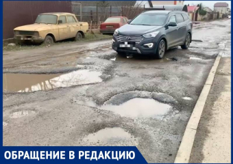 Метровые ямы в Ставрополе убивают подвески авто местных жителей