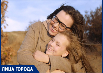 «Я боюсь, что дочь останется одна»: что чувствует мама, рано потерявшая родителей?