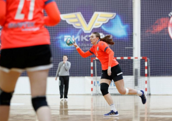 «В защите было дружно»: гандболистки «Ставрополья» отпраздновали чудо-победу в Волгограде 