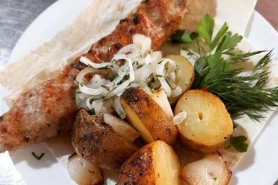 Кафе "В гостях у бабушки", П-кт Октябрьской Революции 22 к4