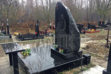 Памятники от производителя под ключ. «Монолит»