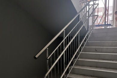 Перила с вертикальным заполнением для детских учреждений.Перила26