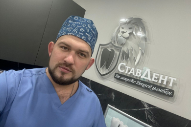 Стоматолог Денис Алексеевич Бажанов. Чистка зубов