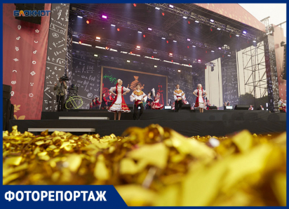 Парад флагов и Мия Бойка: в Ставрополе прошло открытие II Всероссийского фестиваля «Российская школьная весна»