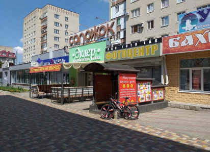 Чиновники потребовали от двух торговых центров привести фасад здания на юге Ставрополя в порядок