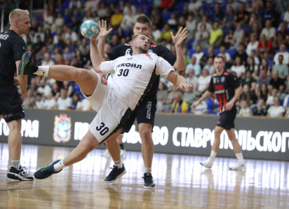 Гандболист «Виктора» Михаил Пилюк: «Линейных все время бьют, но к этому быстро привыкаешь»