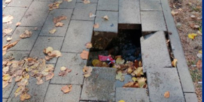 Черная дыра в тротуаре: плитка провалилась на одной из центральных улиц Ставрополя