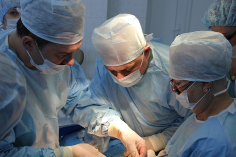 Операция хирургов Ставрополя по замене сустава в мизинце вошла в историю