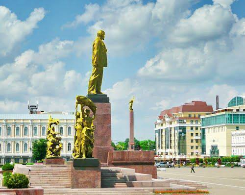 Ставропольцы в соцсетях озолотили памятники к праздникам