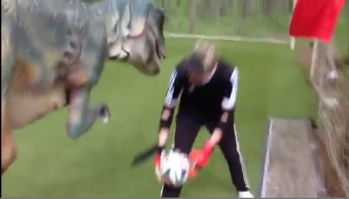 Ставропольского динозавра поймали за игрой в футбол