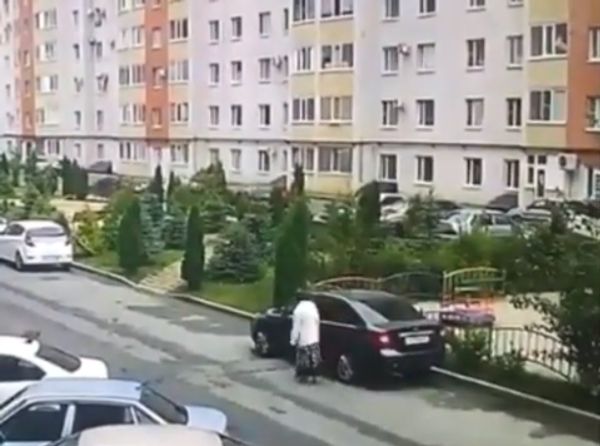 В Ставрополе хромую пенсионерку подозревают в порче автомобилей