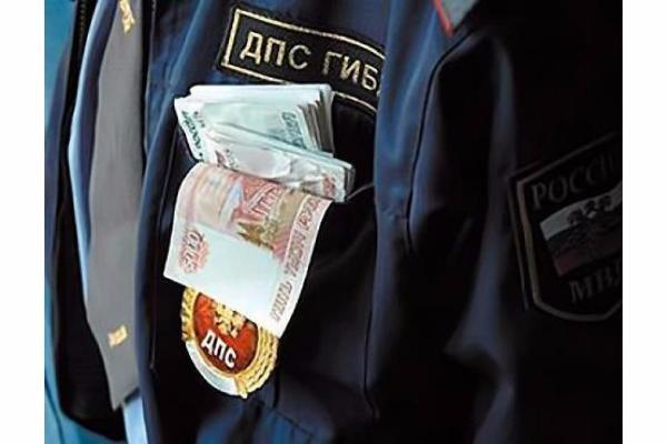 Инспектор ГИБДД Ставрополя за 70 тыс рублей обещал не привлекать пьяного за рулем к ответственности