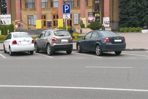 Паркуюсь, как хочу: места для инвалидов в Ставрополе занимают здоровые автовладельцы