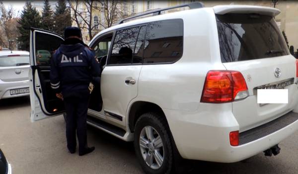 За сутки в Ставрополе растонировали 600 автомобилей