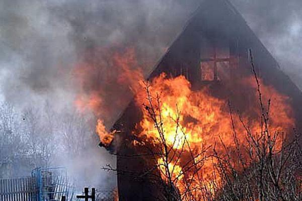 В канун Рождества в Ставрополе загорелся дом в Троллейбуснике