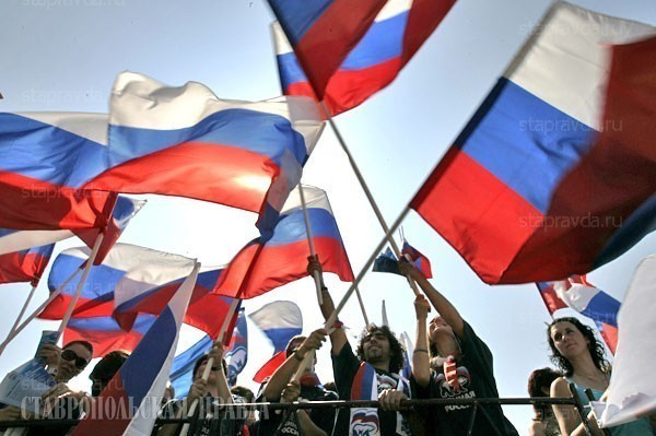 В Ставрополе брачующиеся получат флаги с триколором в День флага