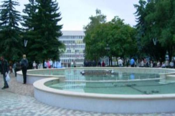 Дети сломали центральный городской фонтан в Пятигорске