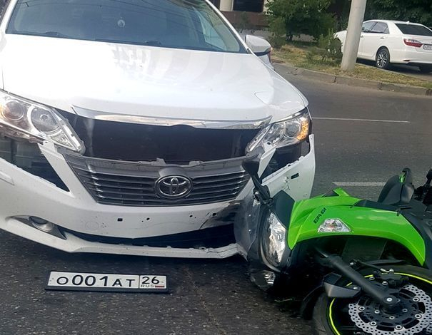 «Тойота» сбила мотоциклиста возле автовокзала в Ставрополе