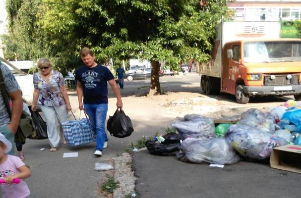 Свалка около детского сада возмутила жителей Ставрополя