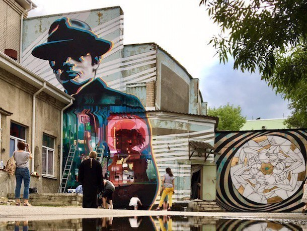 Потрясающими воображение картинами украсили стены домов Невинномысска мастера граффити