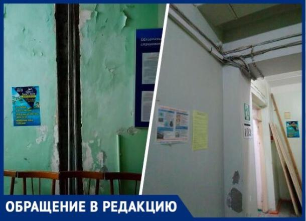Пыль и доски с гвоздями: ставропольчанку шокировала детская поликлиника в Буденновске