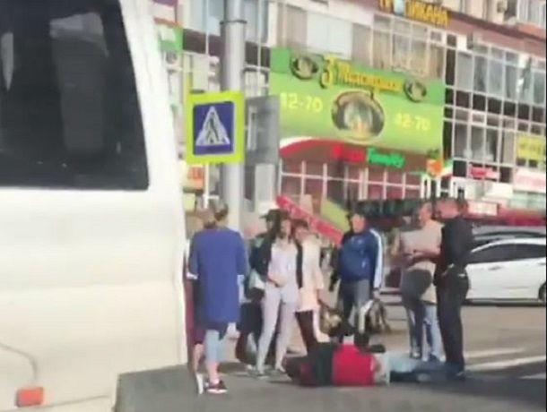 «Крови было много, но живой»: молодого человека сбила маршрутка  на «зебре» в Ставрополе