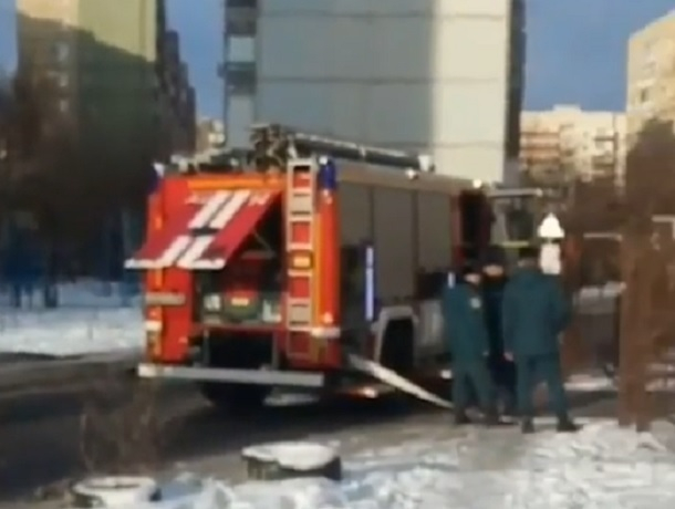 Тушение пожара в многоэтажке на юге Ставрополя попало на видео