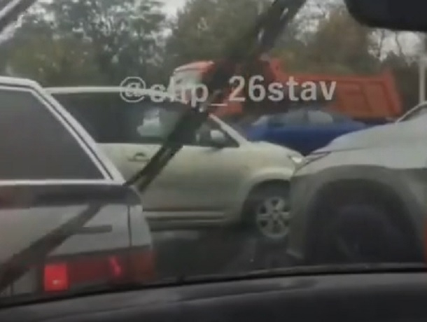 «Транспортный коллапс»: Ставрополь «встал» после небольшого осеннего дождя