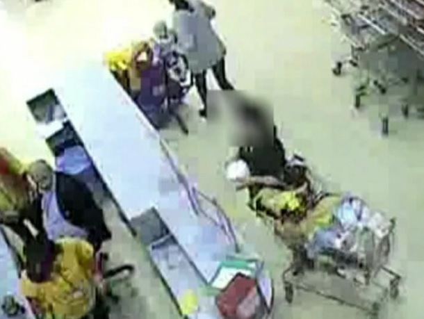 Девушка дважды «по-тихому» вывезла забитые продуктами тележки из супермаркета на Ставрополье