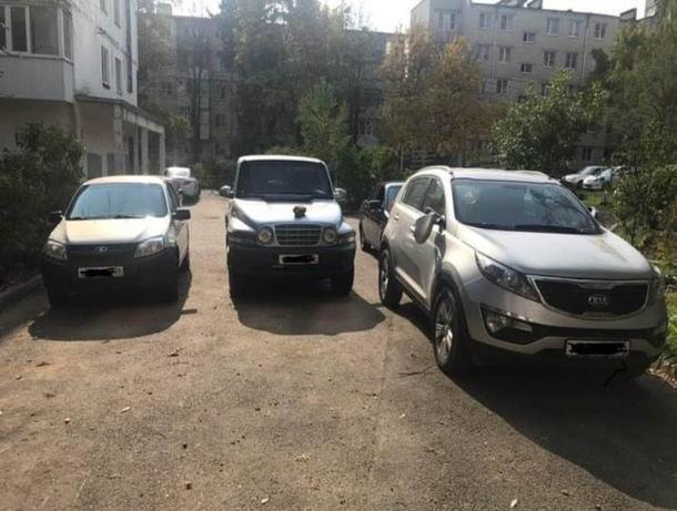 В Ставрополе вандалы ночью поцарапали машины большими камнями