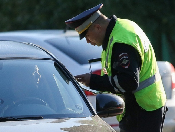 За протокол о нарушении ПДД молодой человек наехал автомобилем на инспекторов ДПС на Ставрополье