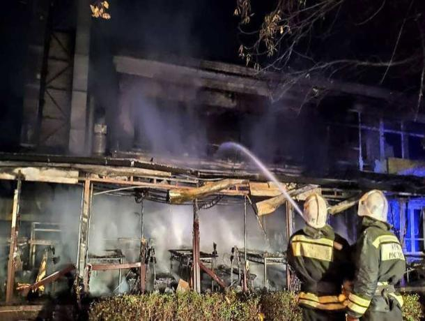 Пятигорск в огне: за ночь в городе произошло два крупных пожара