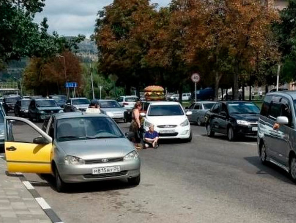 Пенсионерка-нарушительница попала под колеса автомобиля в Кисловодске