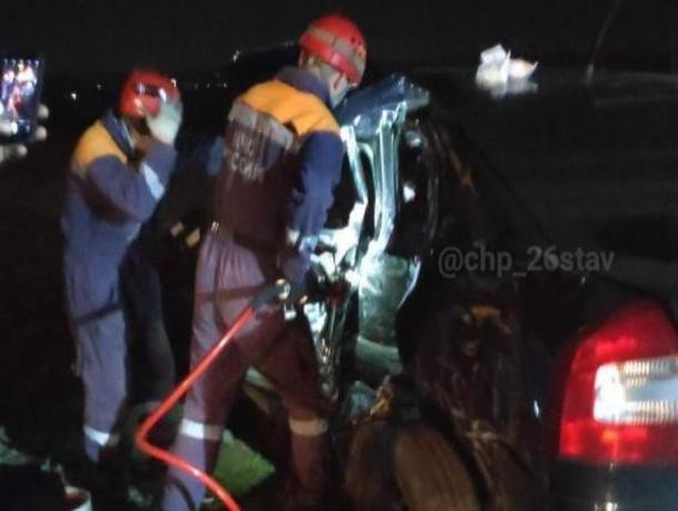 В Ставрополе спасатели вырезали из машины пострадавшего в аварии водителя