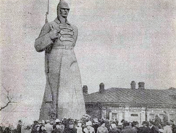 12 января 1943 года город Ворошиловск был обратно переименован в Ставрополь